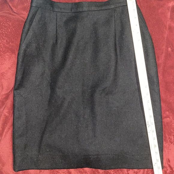 100% Pure Virgin Wool Size 12 Black Knee Length Skirt Minimalist - Picture 8 of 8
